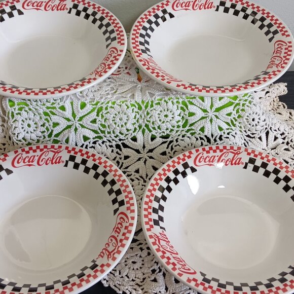 Set Of 4 Coca-Cola 8' Collectible Plates - Circa 1997 - Picture 1 of 5